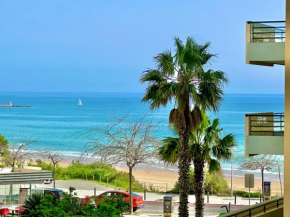 Lovely beachfront apartment with Aircon/WIFI